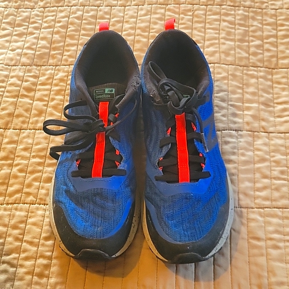 Men's 6/Women's 8 New Balance shoes